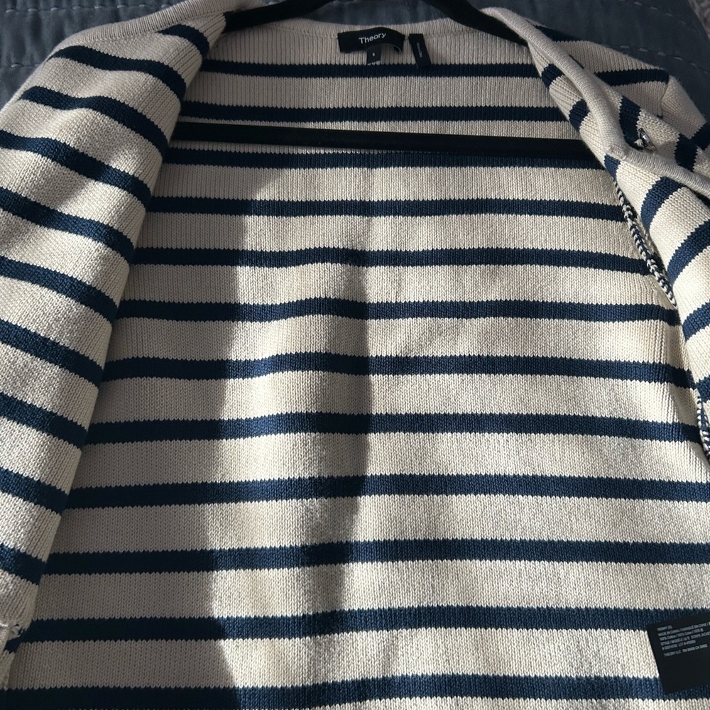 Theory Classic Cream and Blue Knit Cardigan - Picture 5 of 13